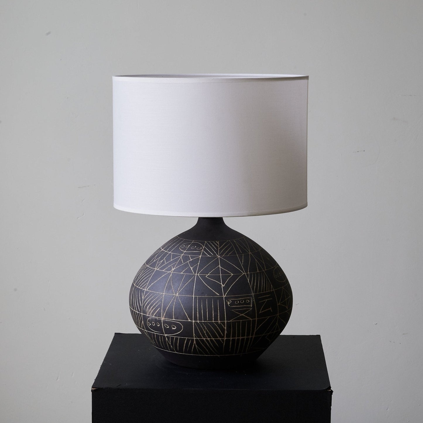 Noir Etched Ceramic Table Lamp
