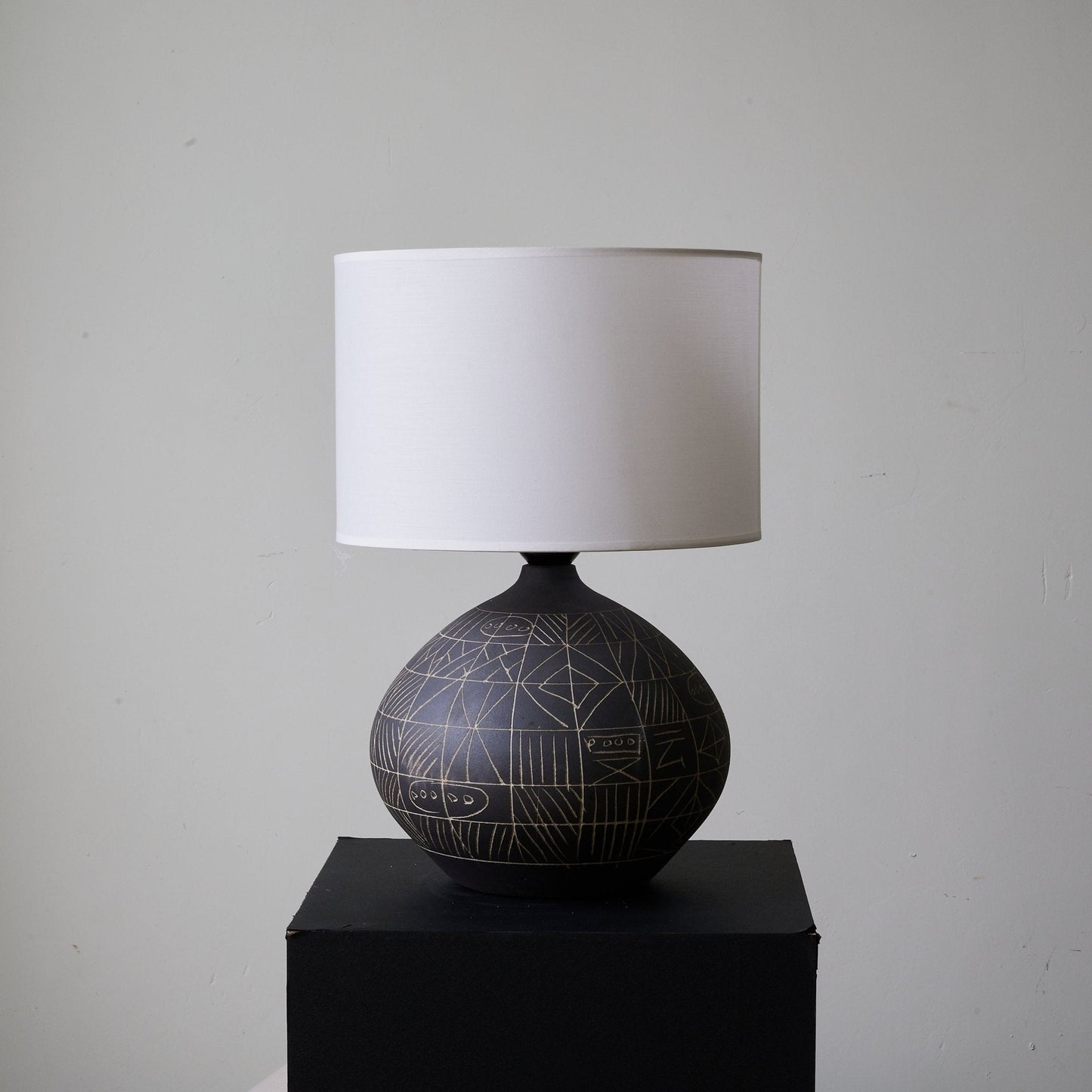 Noir Etched Ceramic Table Lamp