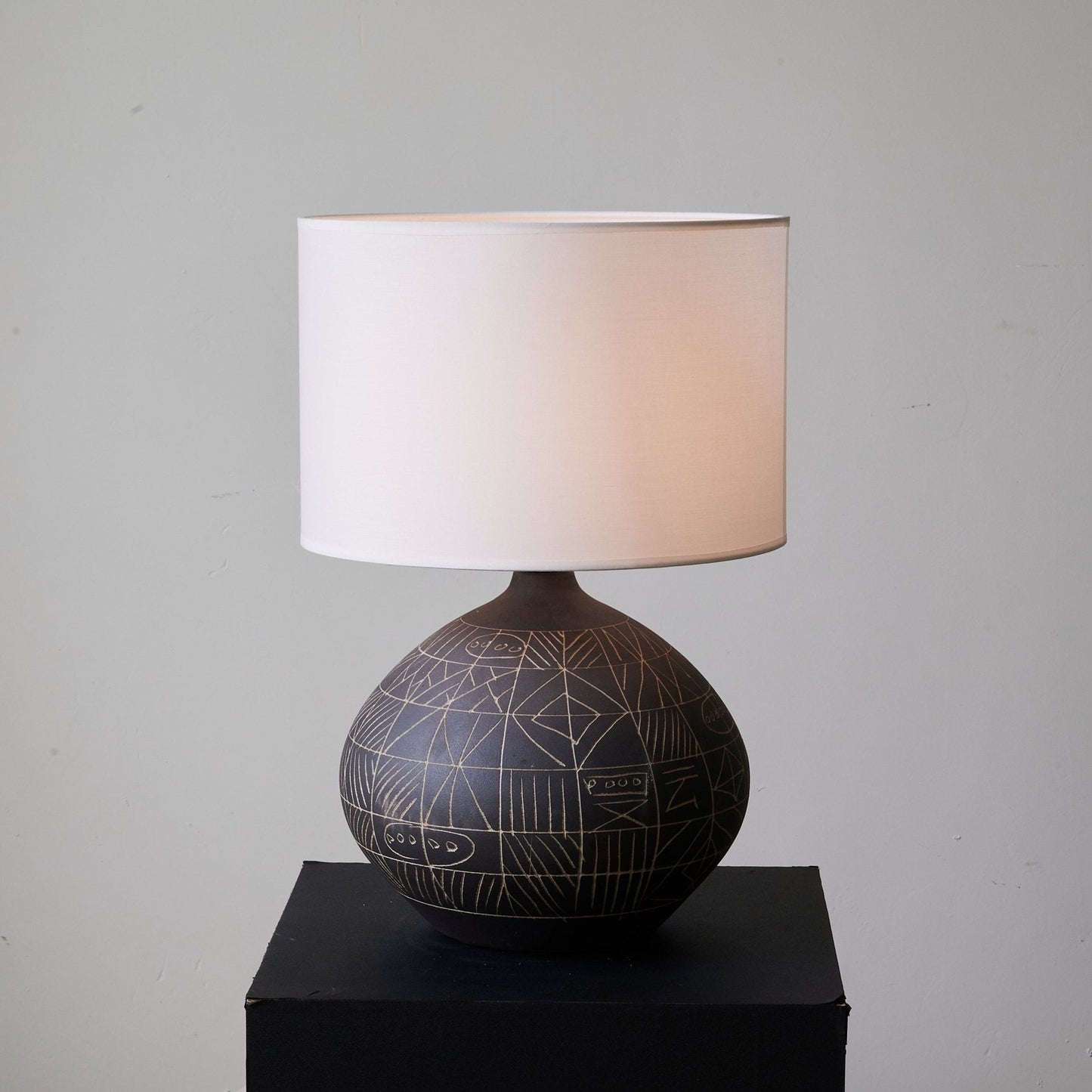 Noir Etched Ceramic Table Lamp