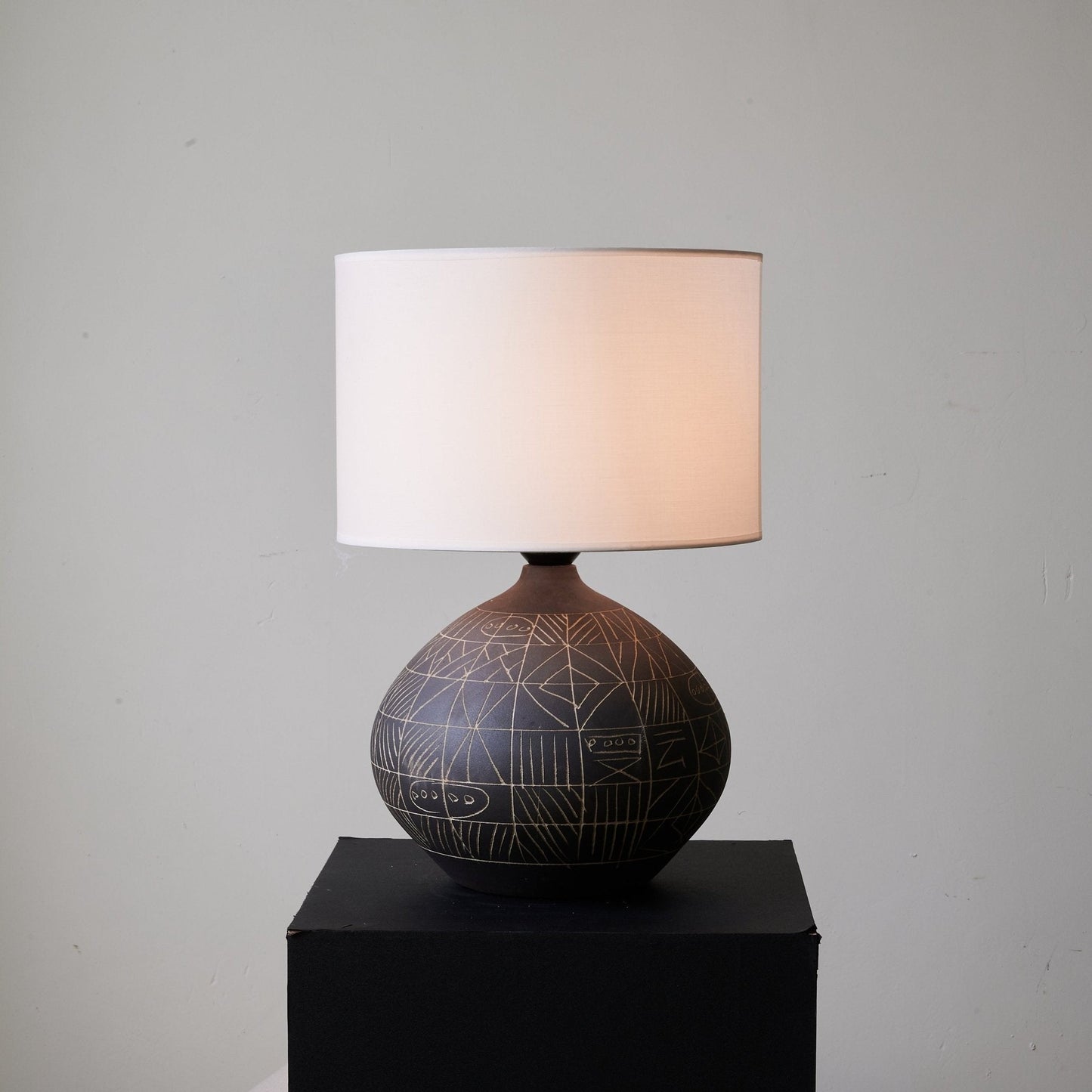 Noir Etched Ceramic Table Lamp