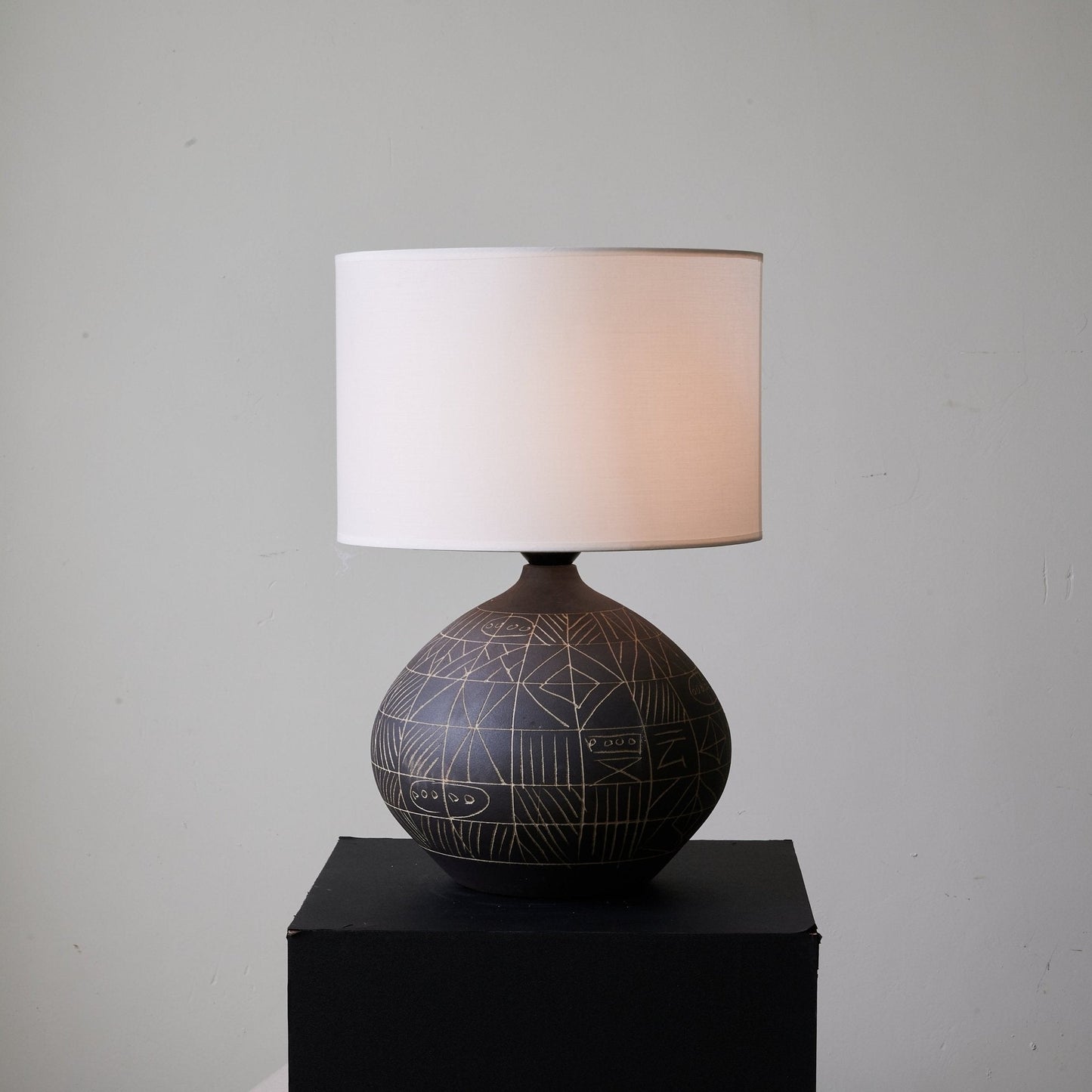 Noir Etched Ceramic Table Lamp