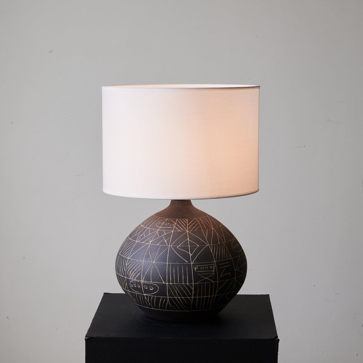 Noir Etched Ceramic Table Lamp