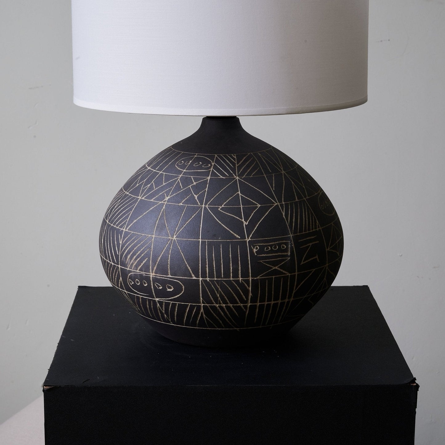 Noir Etched Ceramic Table Lamp