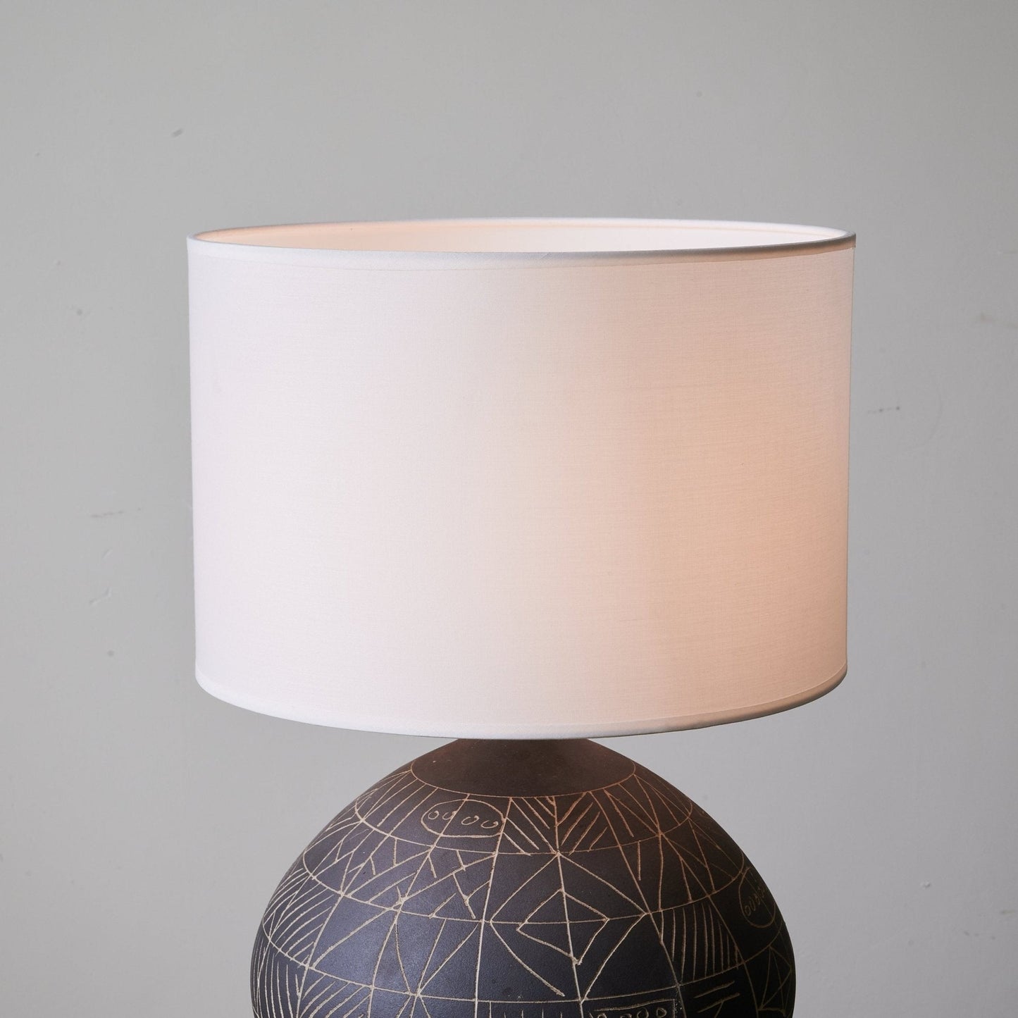 Noir Etched Ceramic Table Lamp