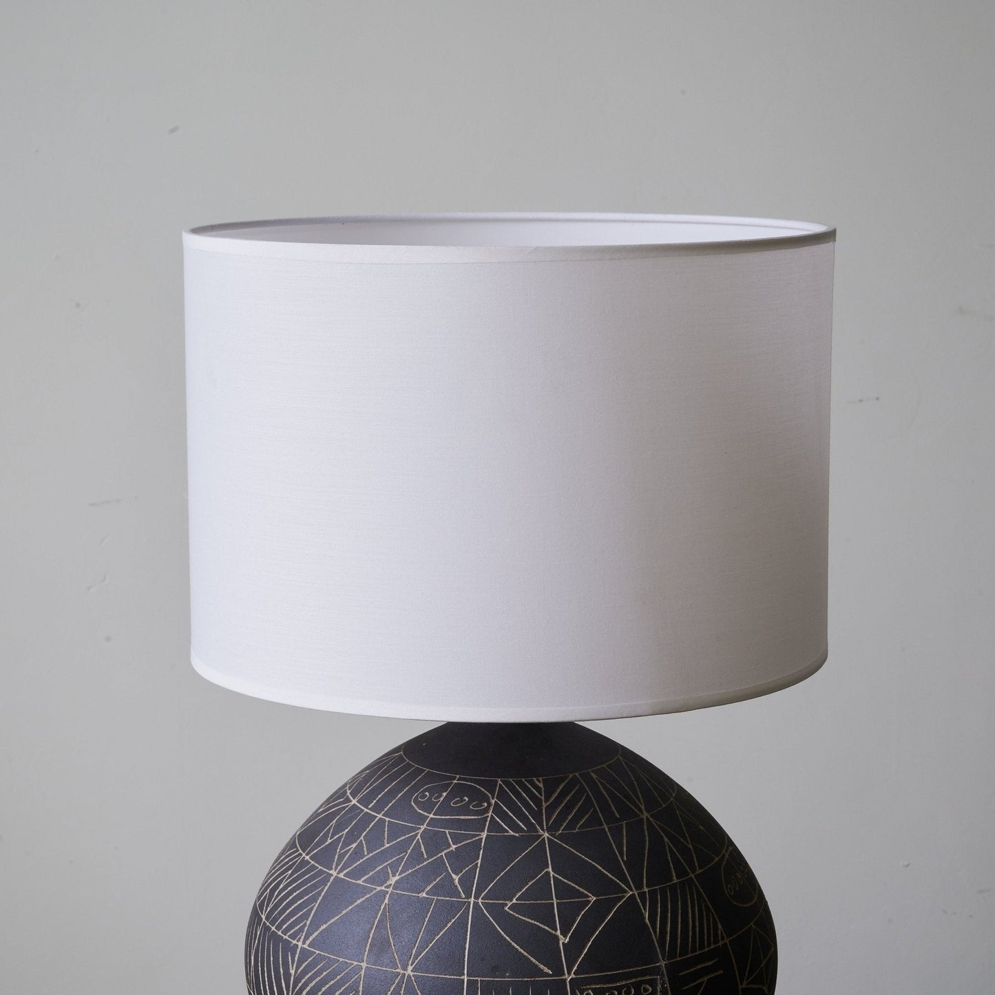 Noir Etched Ceramic Table Lamp