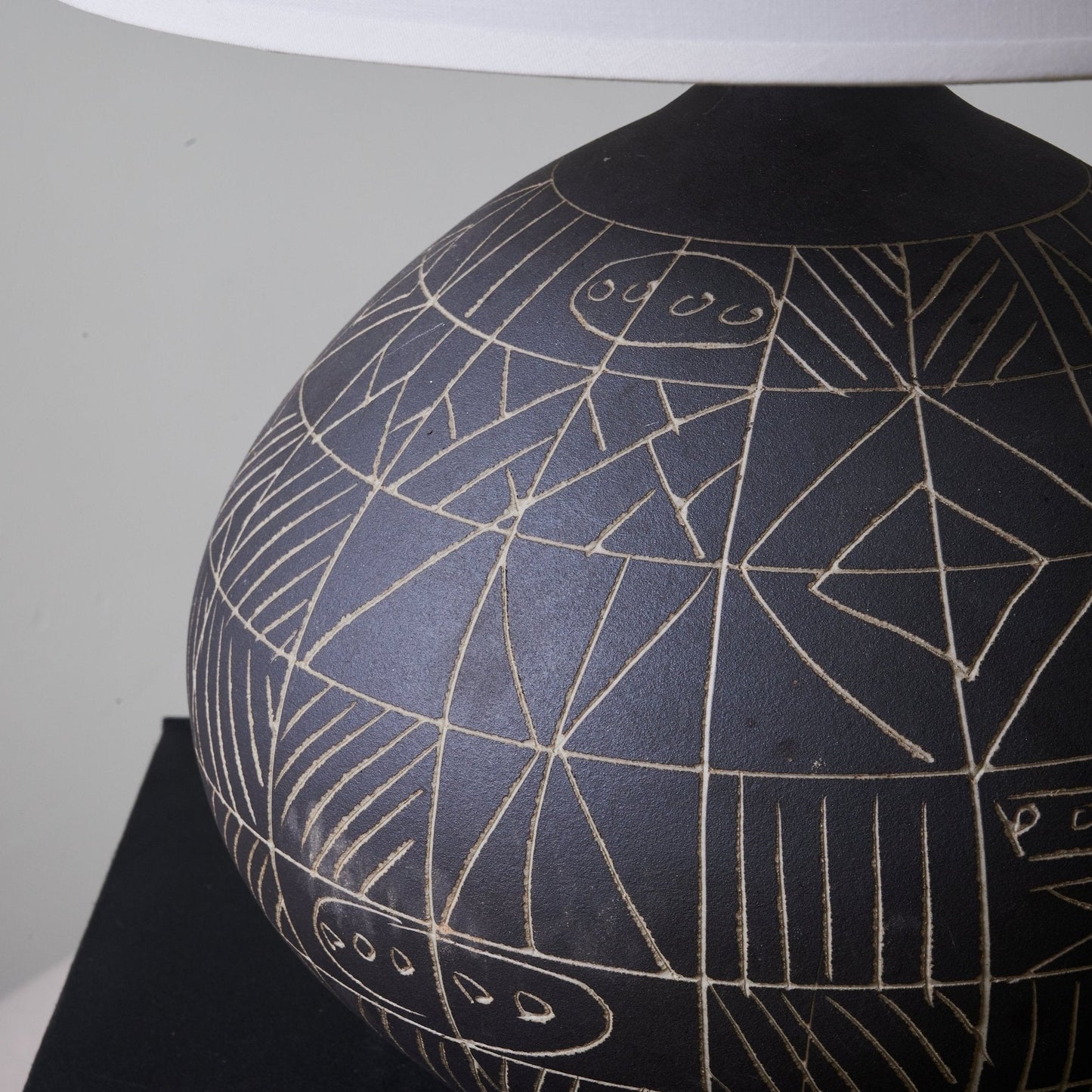 Noir Etched Ceramic Table Lamp